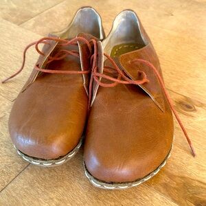 New Atlantis brown leather shoes from Turkey, not worn, size 9.